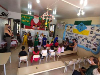 Núcleo Feminino Coprossel e CEMEI Sementinha do Saber levam alegria no Natal das Crianças da Escola